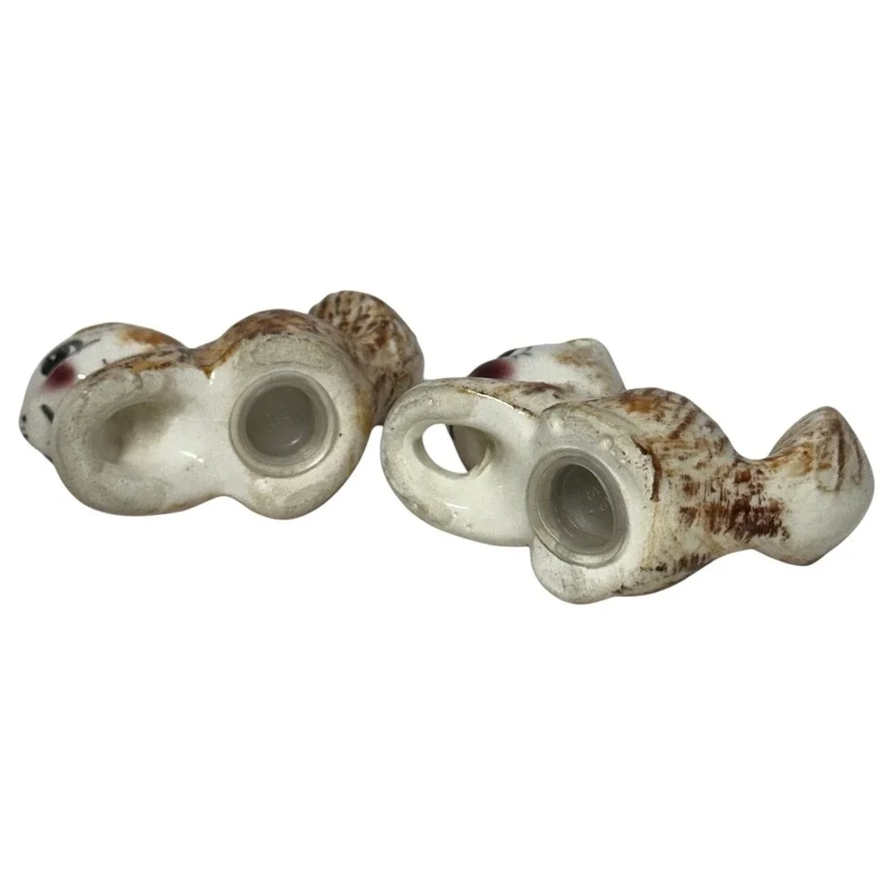 Vintage Anthropomorphic Squirrel Chipmunk Handing Salt & Pepper‎ Shakers Ceramic